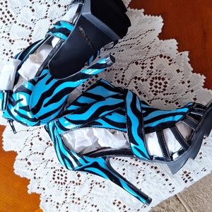 COPY - NIB Circle Zebra  Print Open Toe Heels Neon Blue & Black Size 7
